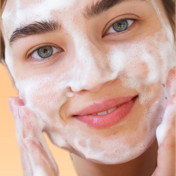SANFTE GESICHTSREINIGUNG MIT VITAMIN C | Rossen Kosmetik